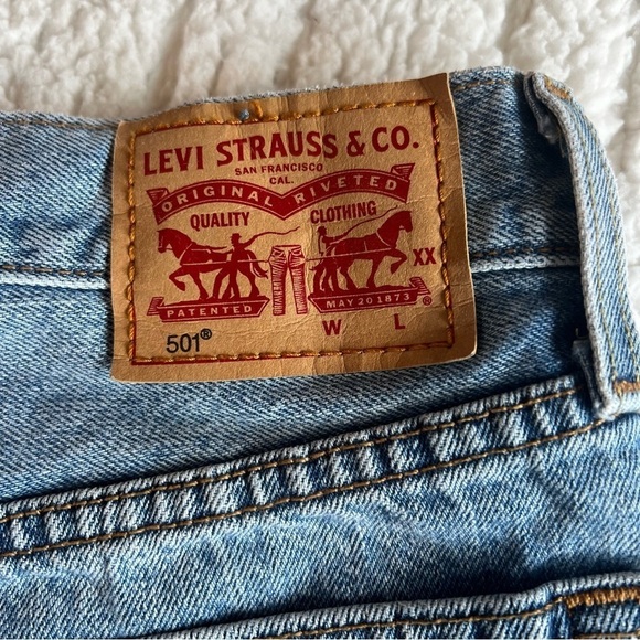 Levi’s | 501 | Distressed | High Rise | Denim | Jean | Short | Blue | Size 27 - Picture 3 of 6